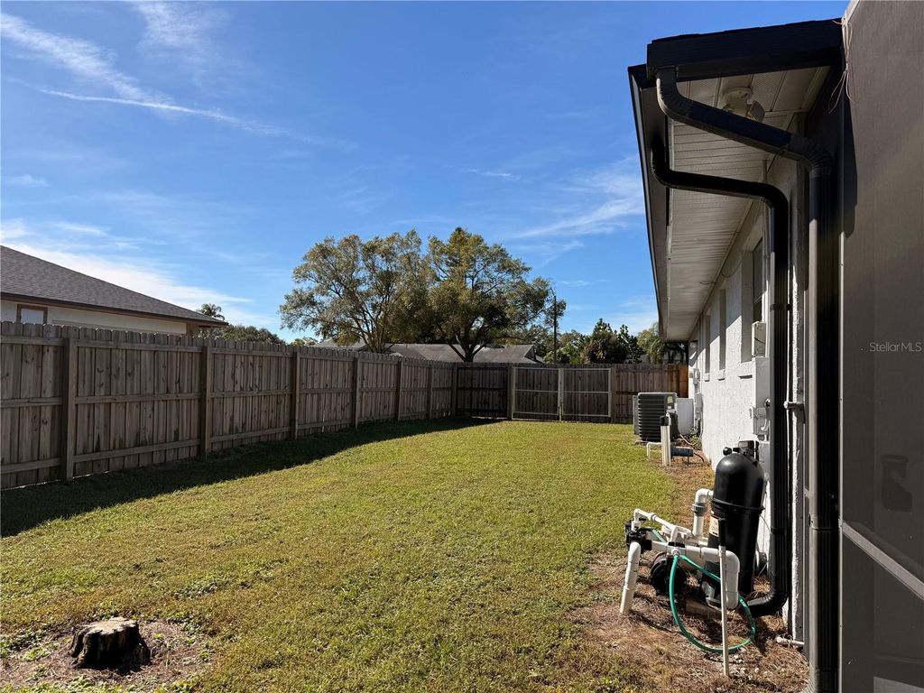 Image 8 of property listing at 1617 GREEN MEADOW LANE, Orlando, FL 32825
