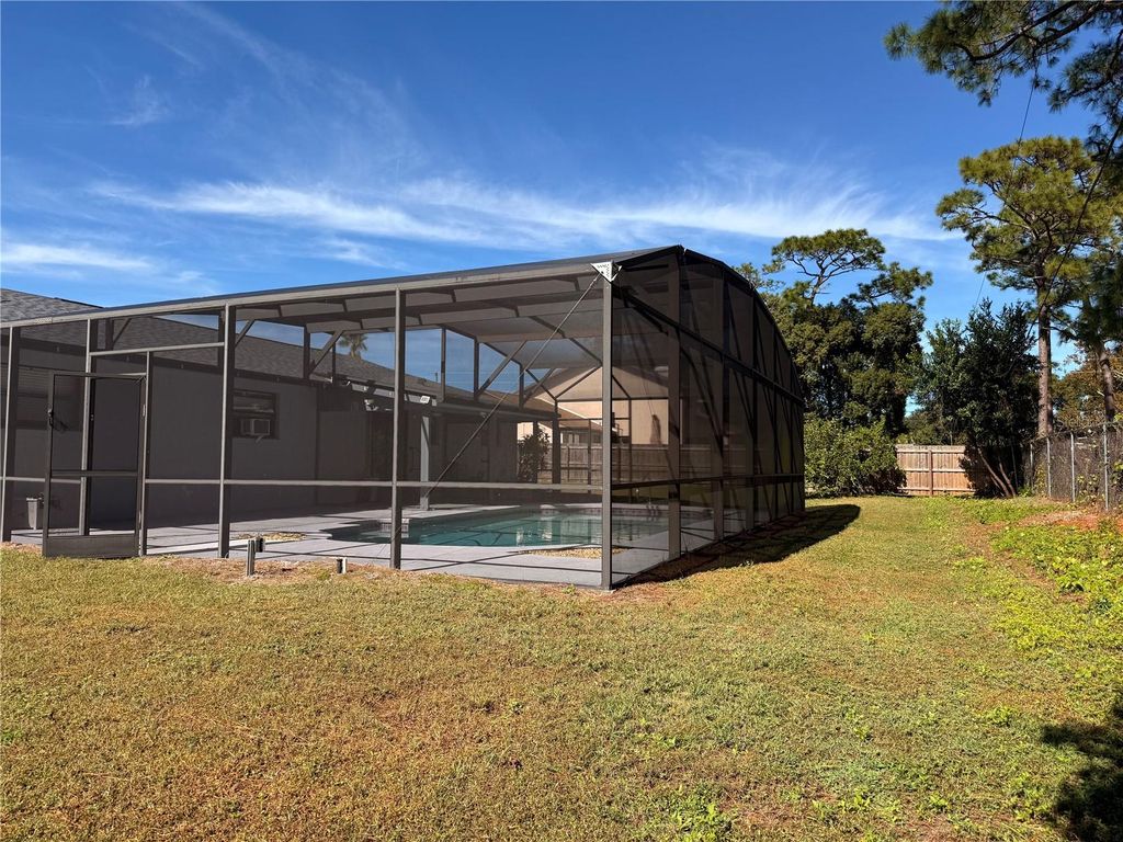 Image 10 of property listing at 1617 GREEN MEADOW LANE, Orlando, FL 32825