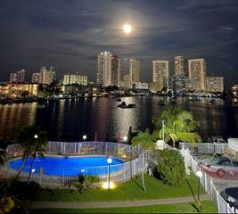 450 GOLDEN ISLES DR 2H, Hallandale Beach, FL 33009