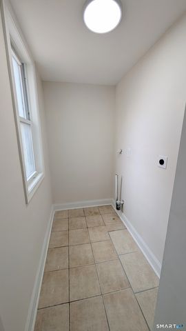 15 June Street 1, East Hartford, CT 06108
