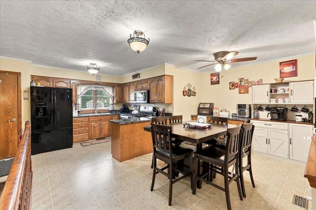 3454 AVENUE F, Council Bluffs, IA 51501
