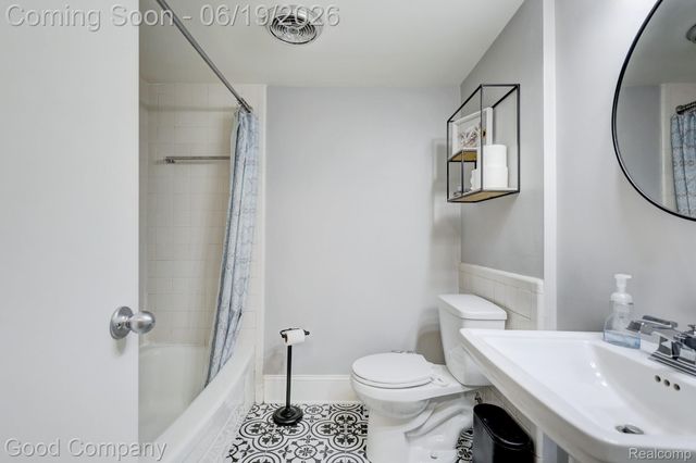 4345 Crooks Road 4, Royal Oak, MI 48073