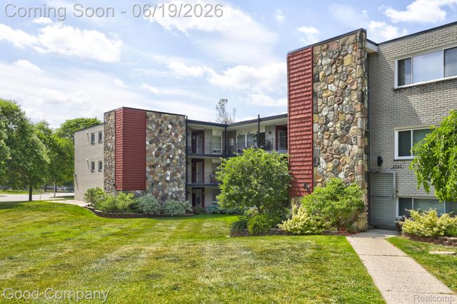 4345 Crooks Road 4, Royal Oak, MI 48073