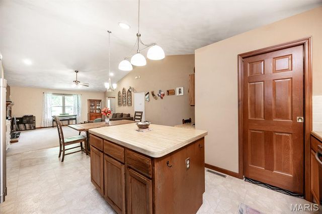 3104 Wild Flower Lane, Belleville, IL 62221