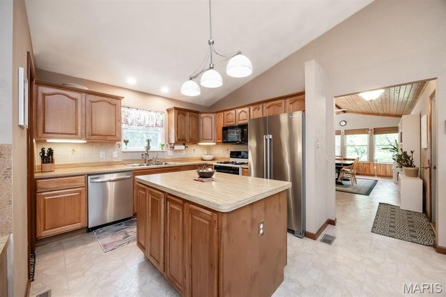 3104 Wild Flower Lane, Belleville, IL 62221