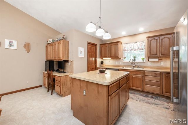 3104 Wild Flower Lane, Belleville, IL 62221