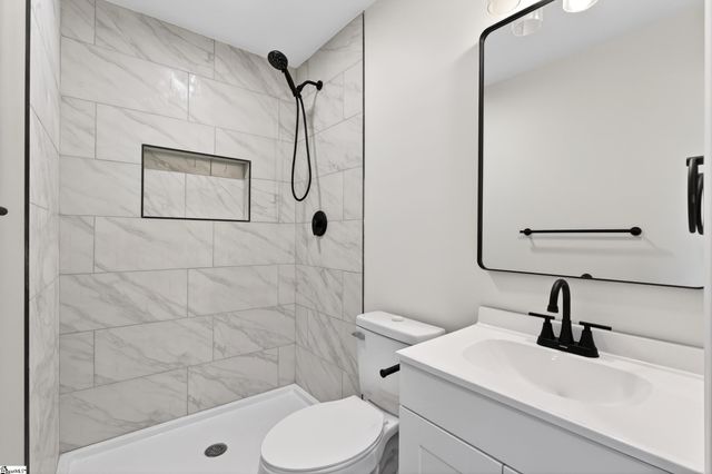 204 W Yellow Wood Drive, Simpsonville, SC 29680