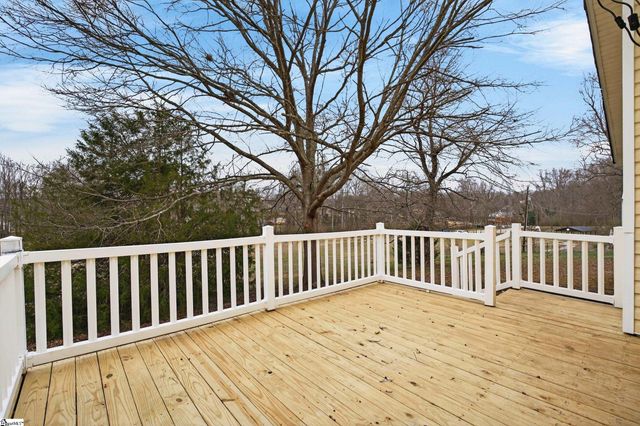 204 W Yellow Wood Drive, Simpsonville, SC 29680