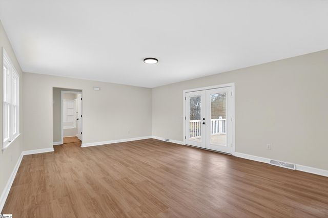 204 W Yellow Wood Drive, Simpsonville, SC 29680