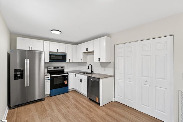 204 W Yellow Wood Drive, Simpsonville, SC 29680