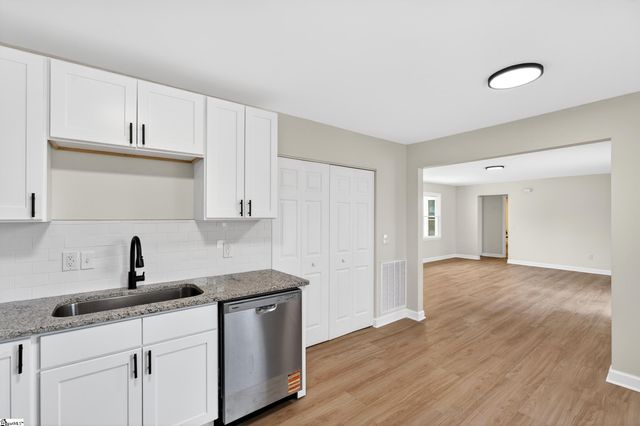 204 W Yellow Wood Drive, Simpsonville, SC 29680