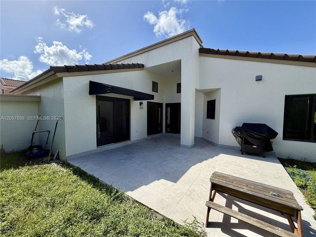 470 SW 88th Place E, Miami, FL 33174