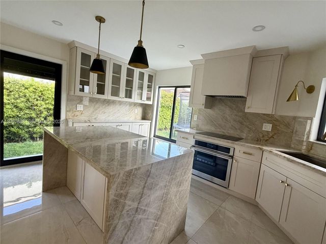 470 SW 88th Place E, Miami, FL 33174