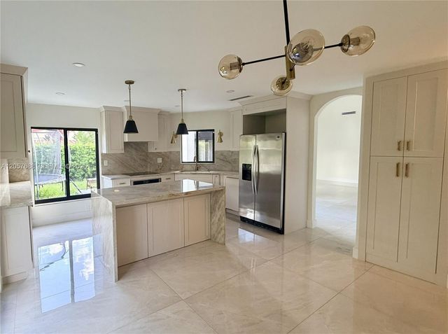 470 SW 88th Place E, Miami, FL 33174