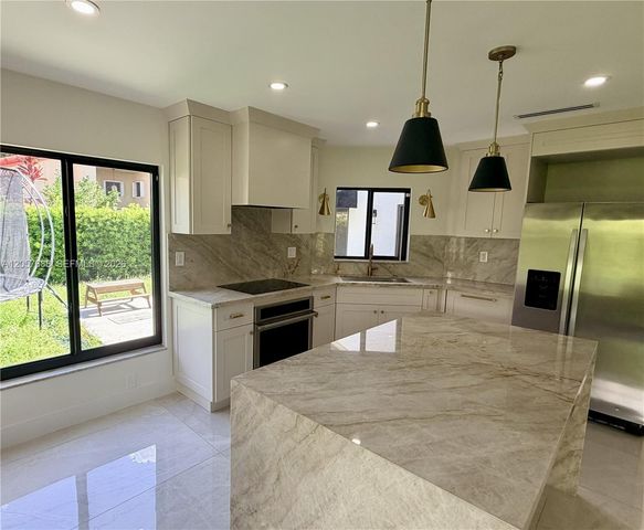 470 SW 88th Place E, Miami, FL 33174