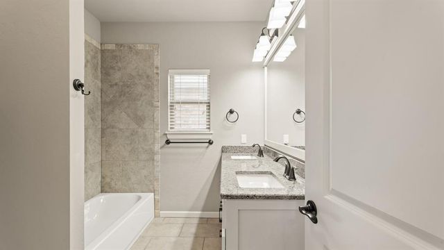 14512 Privas Lane, Yukon, OK 73099
