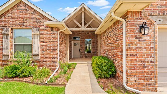 14512 Privas Lane, Yukon, OK 73099