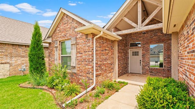 14512 Privas Lane, Yukon, OK 73099