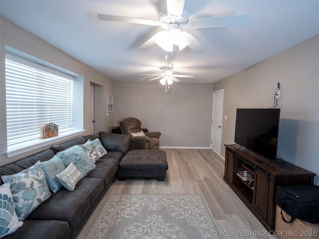 2724 Lark Road, Kingston, OK 73439