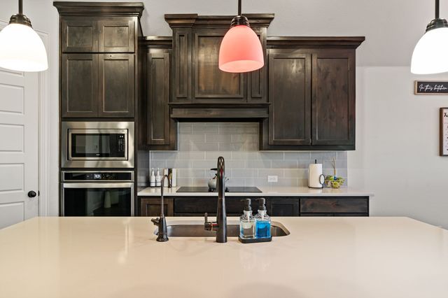 141 Crockett Drive, Waxahachie, TX 75165