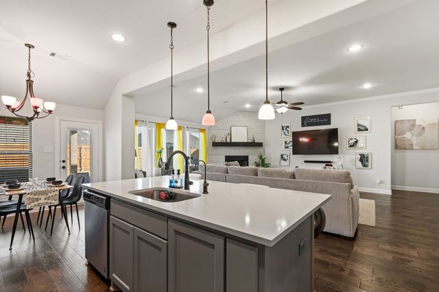 141 Crockett Drive, Waxahachie, TX 75165