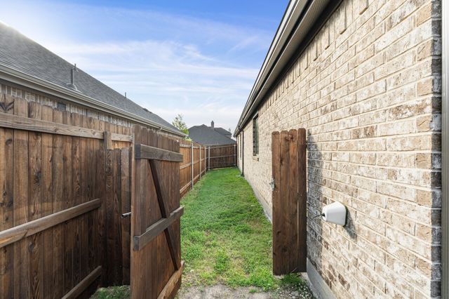 141 Crockett Drive, Waxahachie, TX 75165