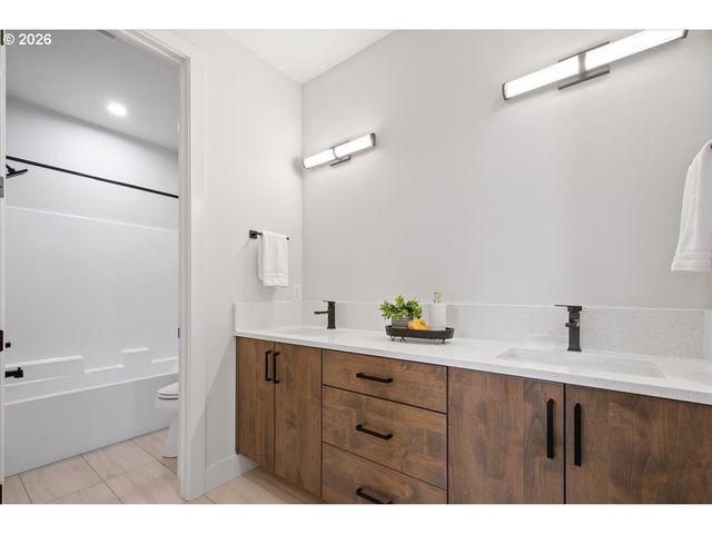 10718 Se 13TH Cir, Vancouver, WA 98664