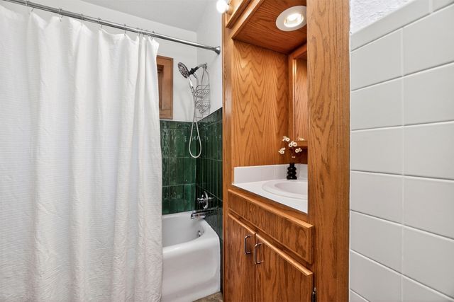 1655 Beaver Avenue, Des Moines, IA 50310