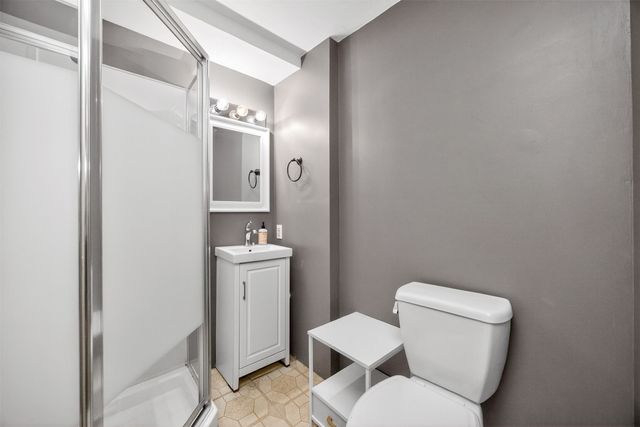 1655 Beaver Avenue, Des Moines, IA 50310