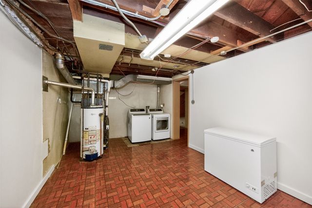 1655 Beaver Avenue, Des Moines, IA 50310