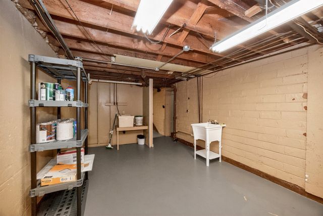 1655 Beaver Avenue, Des Moines, IA 50310