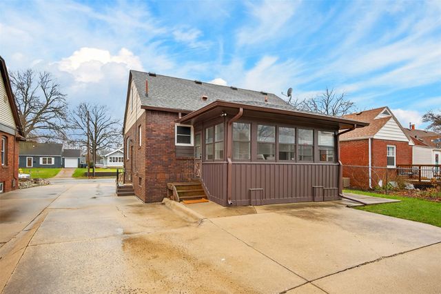 1655 Beaver Avenue, Des Moines, IA 50310