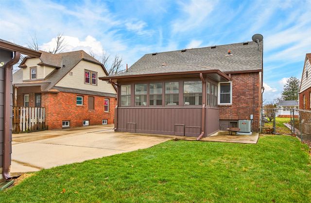 1655 Beaver Avenue, Des Moines, IA 50310