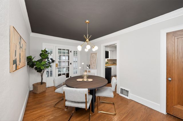 1655 Beaver Avenue, Des Moines, IA 50310