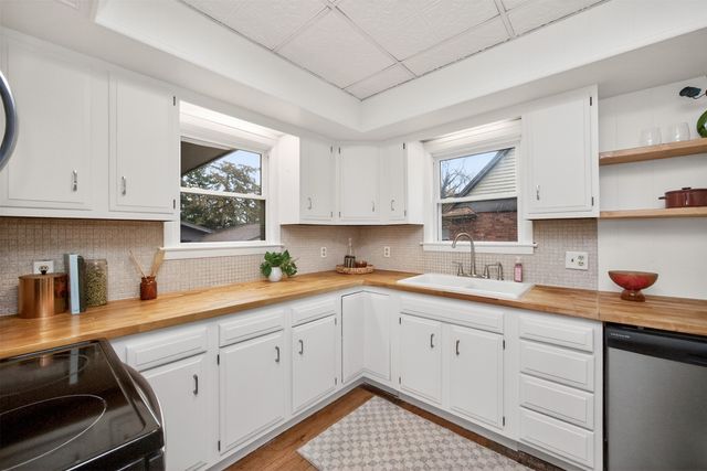 1655 Beaver Avenue, Des Moines, IA 50310