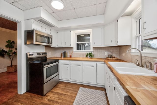 1655 Beaver Avenue, Des Moines, IA 50310