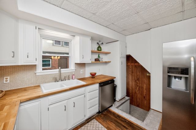 1655 Beaver Avenue, Des Moines, IA 50310