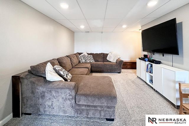 16134 Willow Street, Omaha, NE 68136