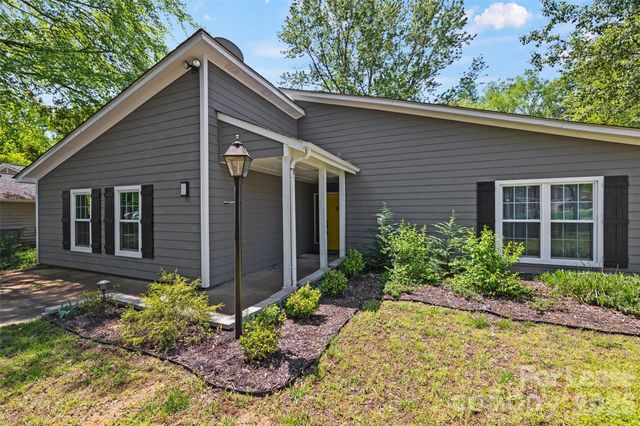 6801 Stillmeadow Drive, Charlotte, NC 28277