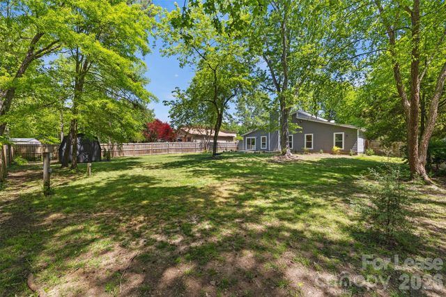 6801 Stillmeadow Drive, Charlotte, NC 28277