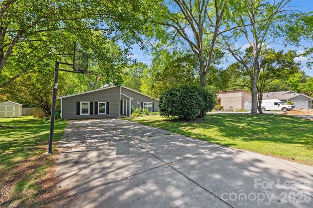 6801 Stillmeadow Drive, Charlotte, NC 28277