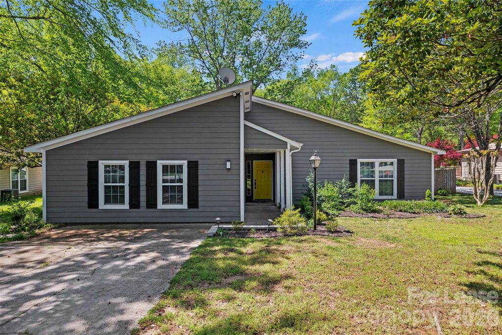 6801 Stillmeadow Drive, Charlotte, NC 28277