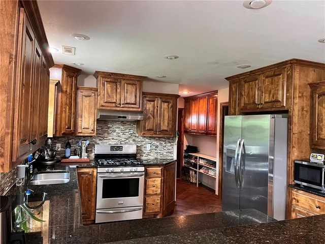 259 Madison 2220, Huntsville, AR 72740