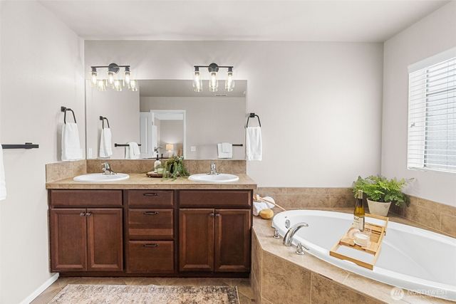 3648 London Loop NE, Lacey, WA 98516