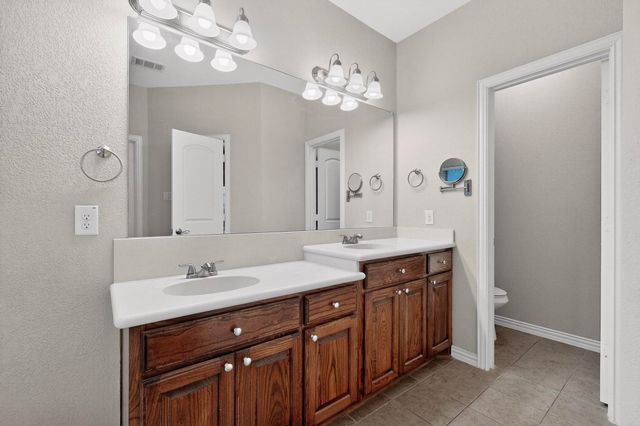 201 Hartley Lane, Red Oak, TX 75154