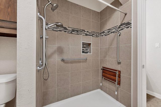 201 Hartley Lane, Red Oak, TX 75154