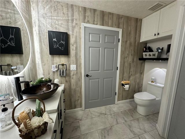 954 Village View Circle, Loganville, GA 30052