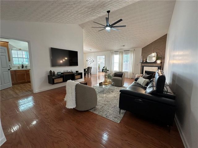 954 Village View Circle, Loganville, GA 30052