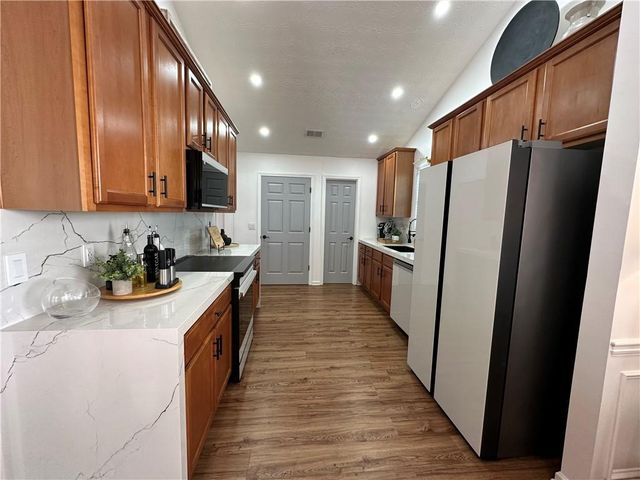 954 Village View Circle, Loganville, GA 30052