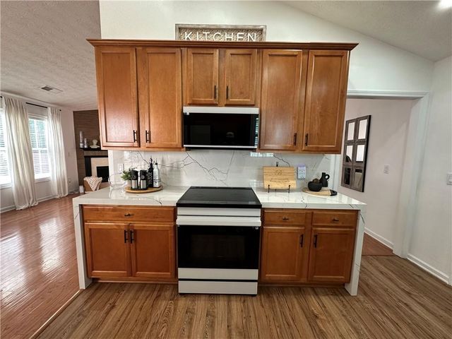 954 Village View Circle, Loganville, GA 30052